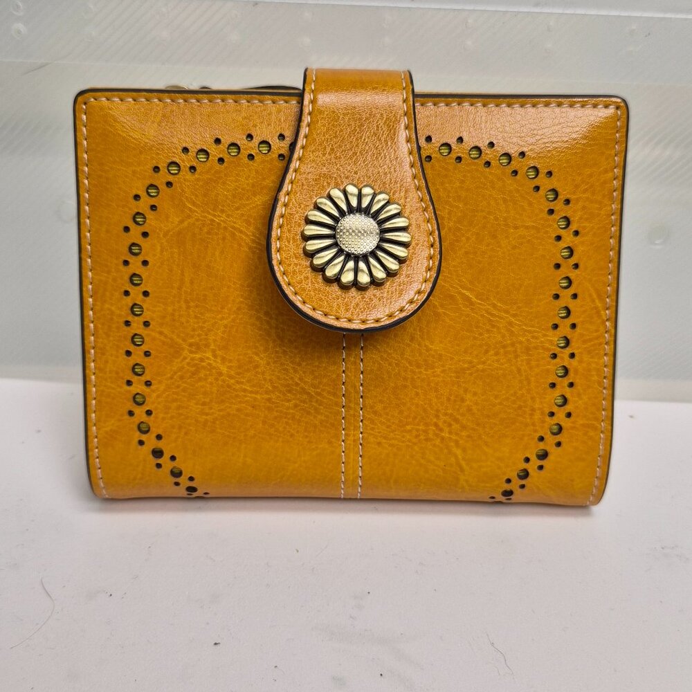 Unknown brand dark yellow ladies wallet with snap closure about 4in x 5in EUC
